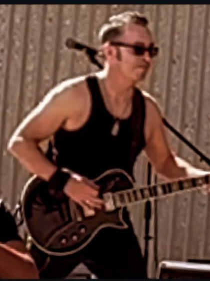 Lead guitarist live